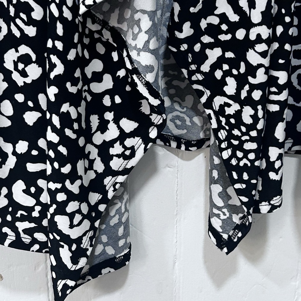 Isabella Rodriguez L Black White Print Open Front Swing Cardigan Waterfall Hem - Picture 6 of 7